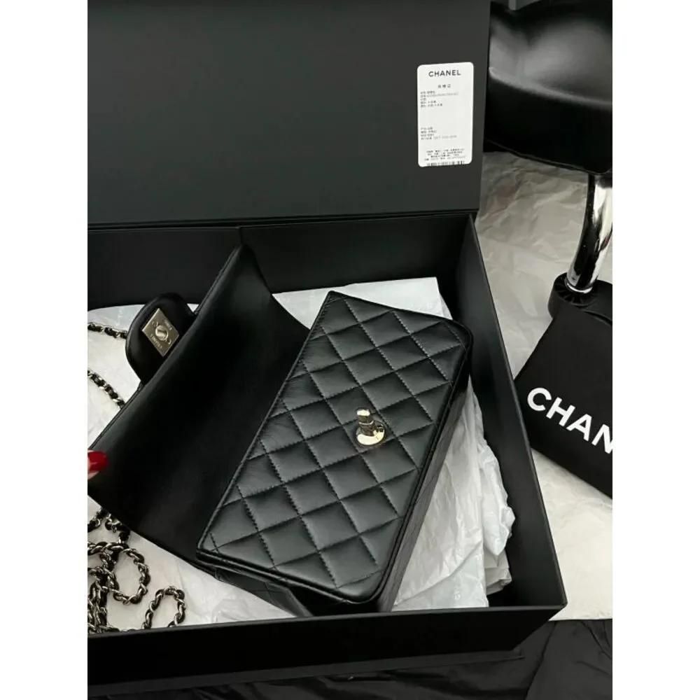 CHANEL brand color